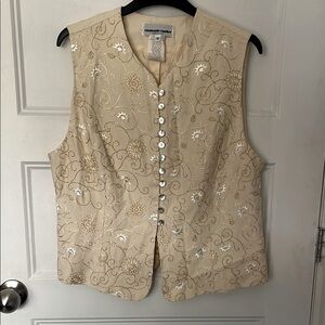 90s embroidery Vest – NWOT Champagne Gold w/ mother of pearl Buttons (12)